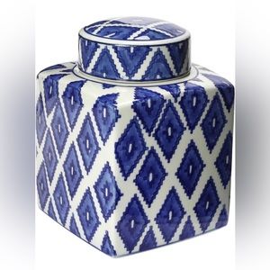 Creative Co-Op Decorative Stoneware, Blue and White Ginger Jar. Diamond Pattern.